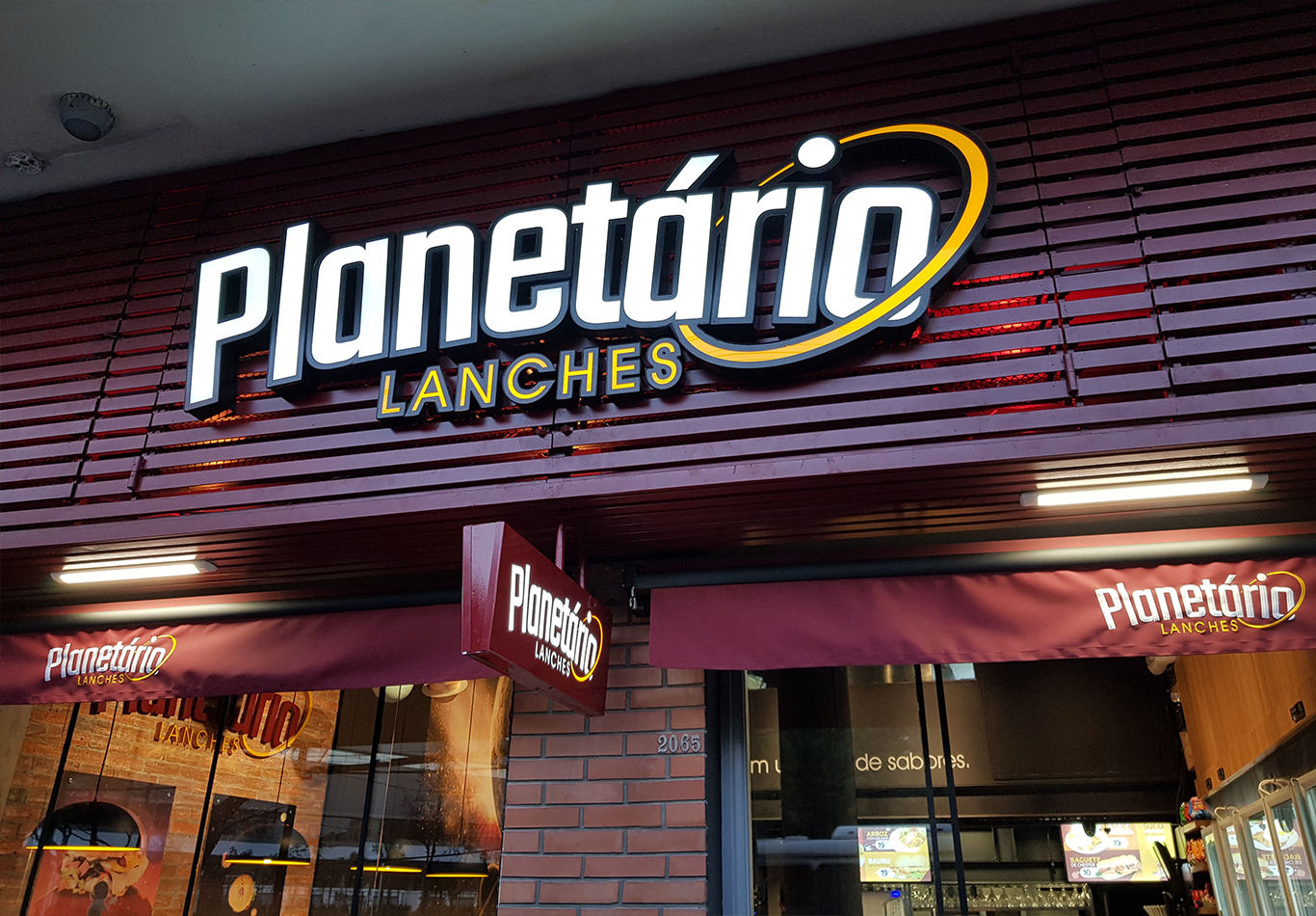 projeto-planetário-lanches-fachada-backligth